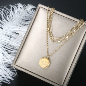 Layer necklace
